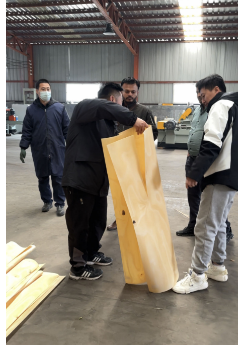 Dari Mana Asalnya Pola Duri dan Kaki Ayam?